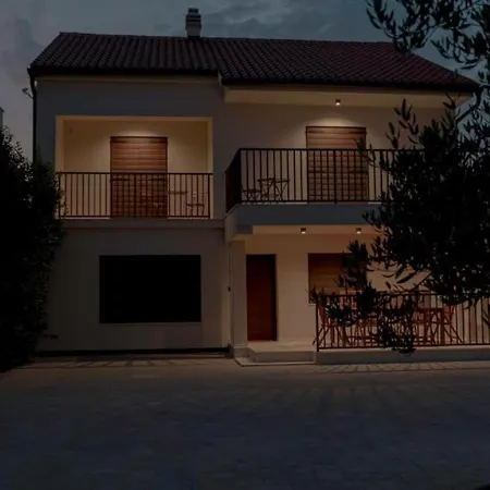 Villa Marta With Heated Pool And Traditional Taver Sukošan