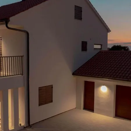 Villa Marta With Heated Pool And Traditional Taver *