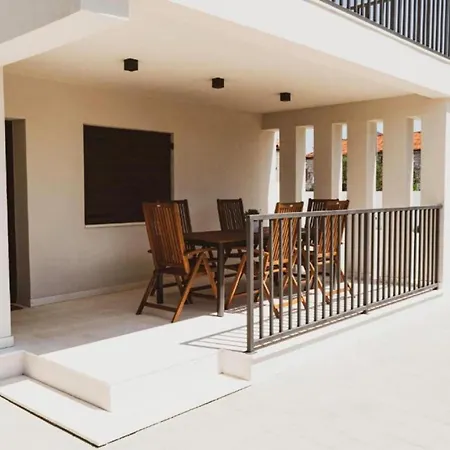 Villa Marta With Heated Pool And Traditional Taver *