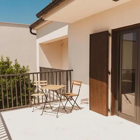 Villa Marta With Heated Pool And Traditional Taver Sukošan