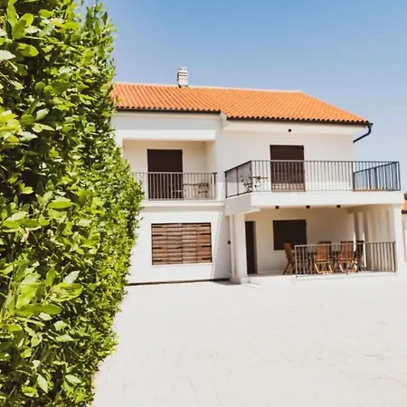 Villa Marta With Heated Pool And Traditional Taver *