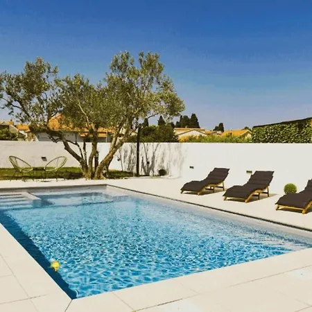 Villa Marta With Heated Pool And Traditional Taver
