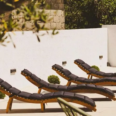 Villa Marta With Heated Pool And Traditional Taver